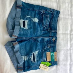 Aero Low Rise Midi-3.5” Size 4 Jean Shorts